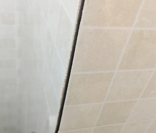 怒江瓷砖空鼓维修公司分享阳台瓷砖脱落的修复过程可以分为以下几个步骤
