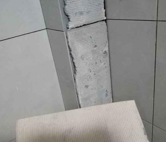怒江瓷砖空鼓维修公司分享下厨房瓷砖脱落的补救措施。
